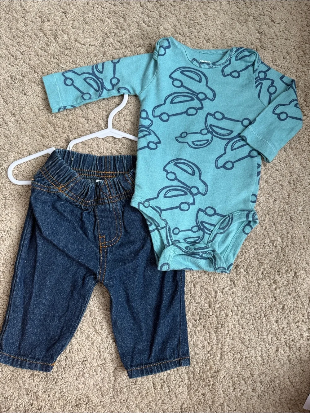 👶 5/$10! 3MO Teal Car-Print Long Sleeve w/ Jeans